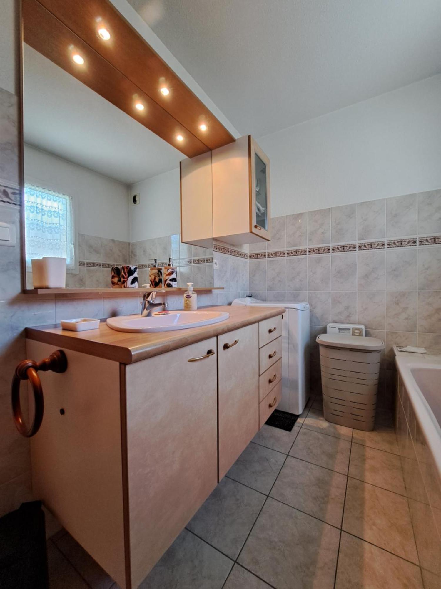 Grand T2 Proche Centre Ville, Vue Mer Et Montagne Bastia  Kültér fotó